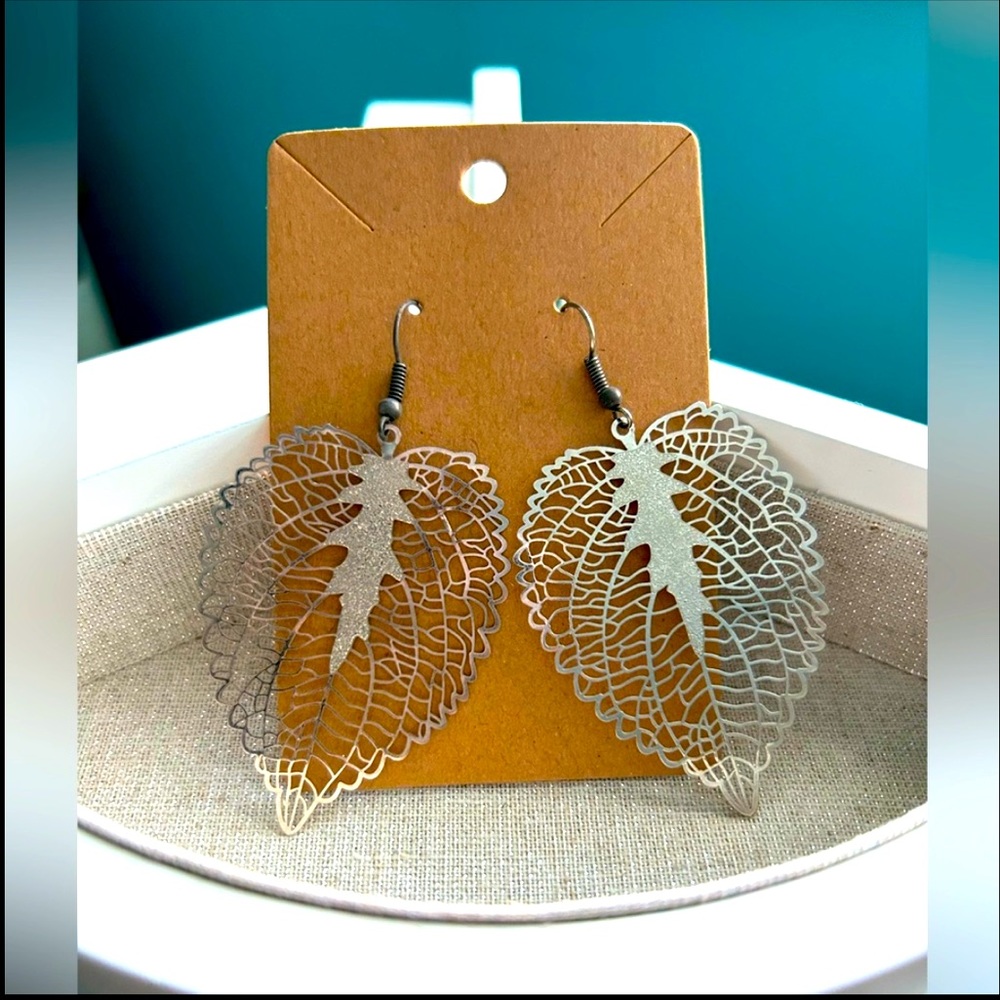 Price Drop!!!! Silver Cutout Filigree Leaf Drop Earrings